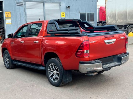 Дуга безопасности в кузов Toyota Hilux - фото 1